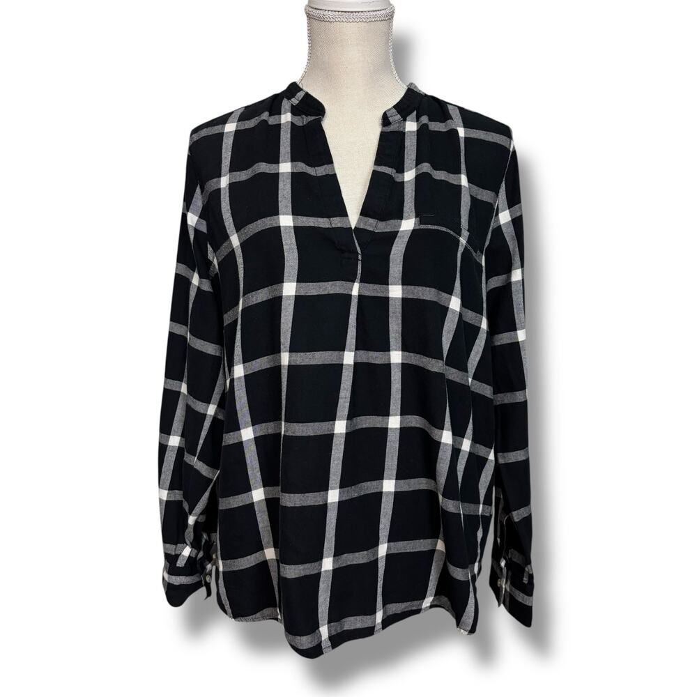 Old Navy Black & White Flannel with Split Neck-Size Large